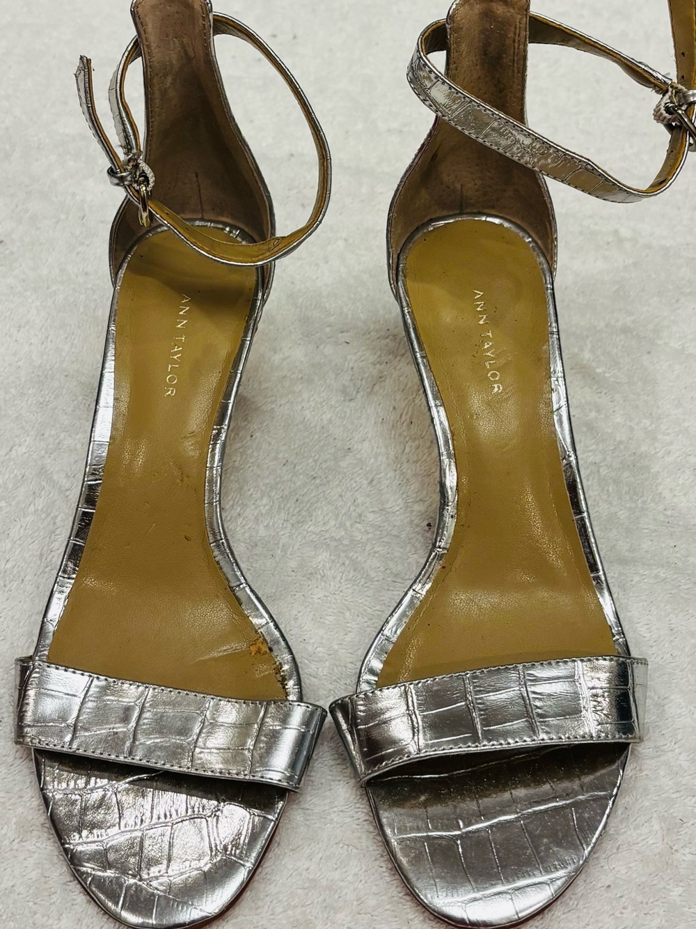 Almost Brand New Heels By Ann Taylor - Size 6.5M - Heel 2.5 inches - box 15
